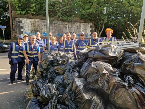 Employees team up to litter pick local streets and help foodbank X1